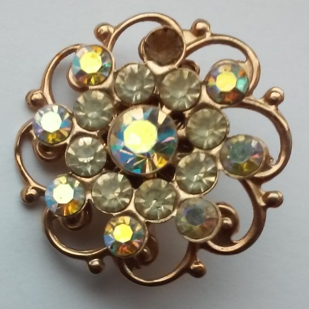 Brooch Pin Gold With 16 Shiny Stones 1 Is Missing 1" Across Very Light Weight